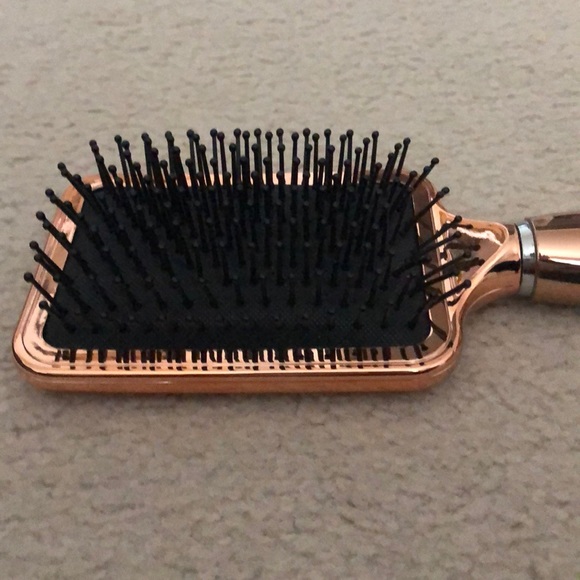 Aria Detangling Brush - Picture 5 of 6